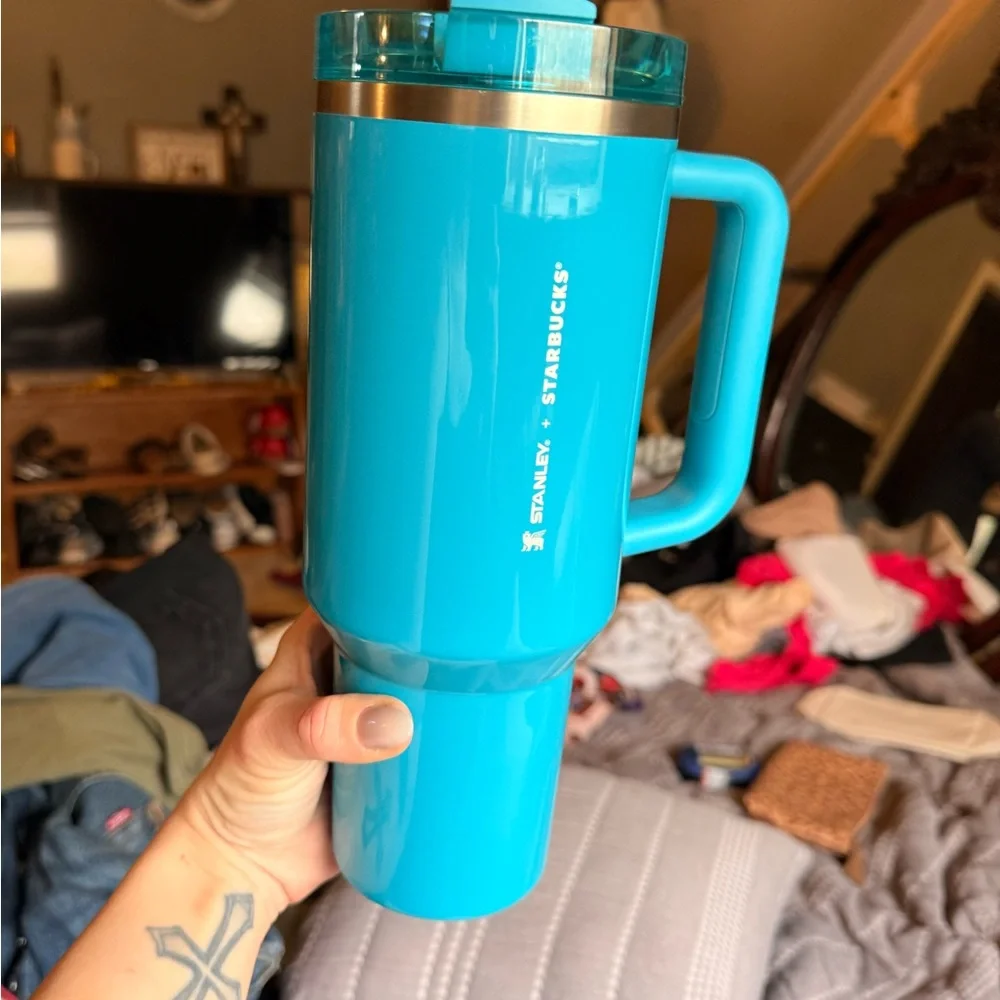 2026 Spring Stanley/Starbucks Tumbler - Picture 3 of 8